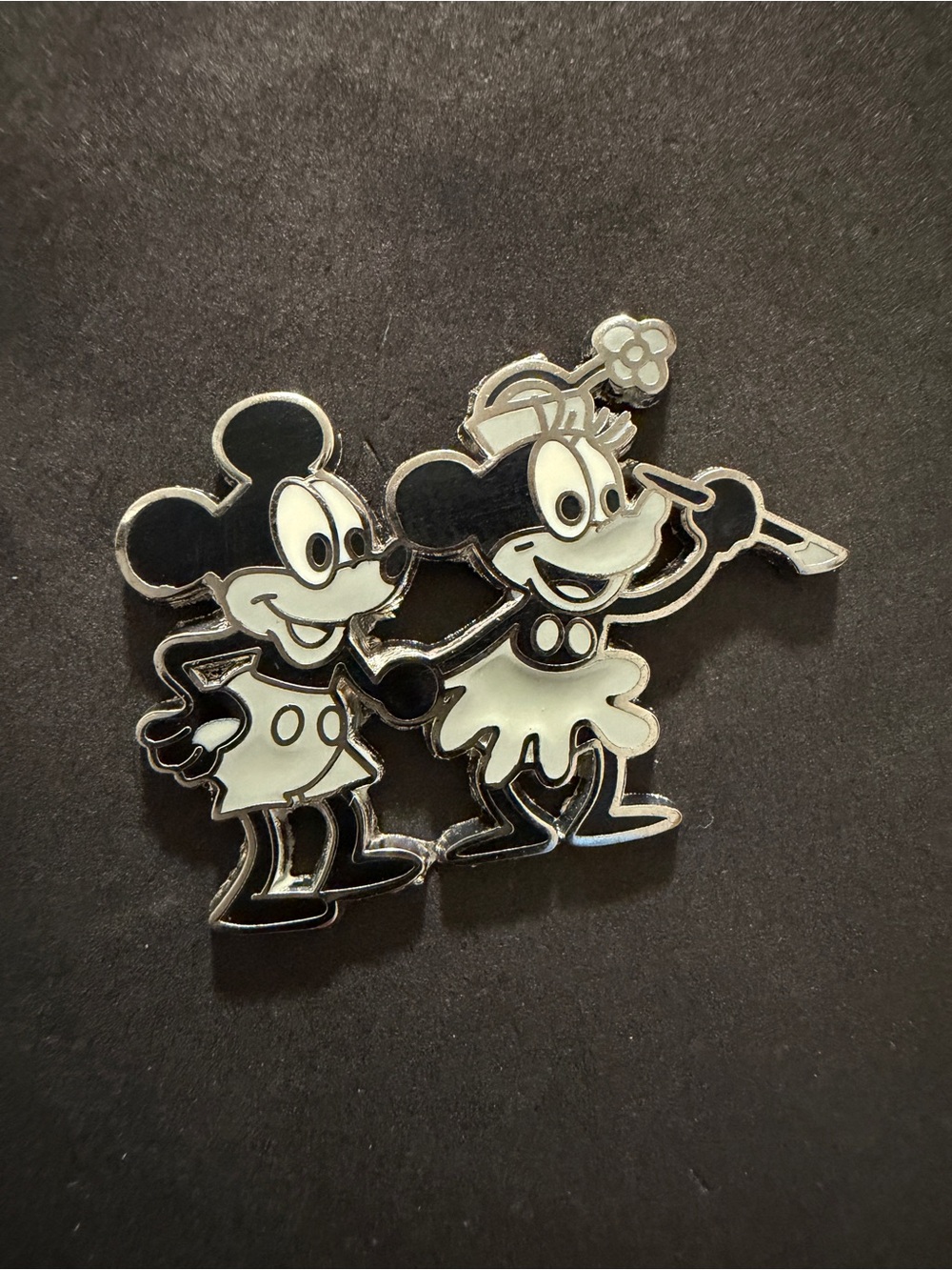 Mickey Through The Years Collection Mystery 2 Pin Card Set 1928 Mickey & Minnie